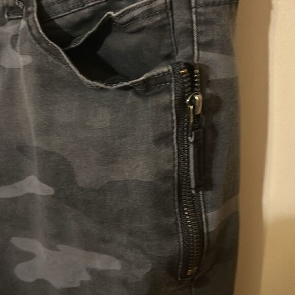 Democracy Pants Women's Gray Camouflage Camo Skinny Ab Technology - Picture 4 of 9